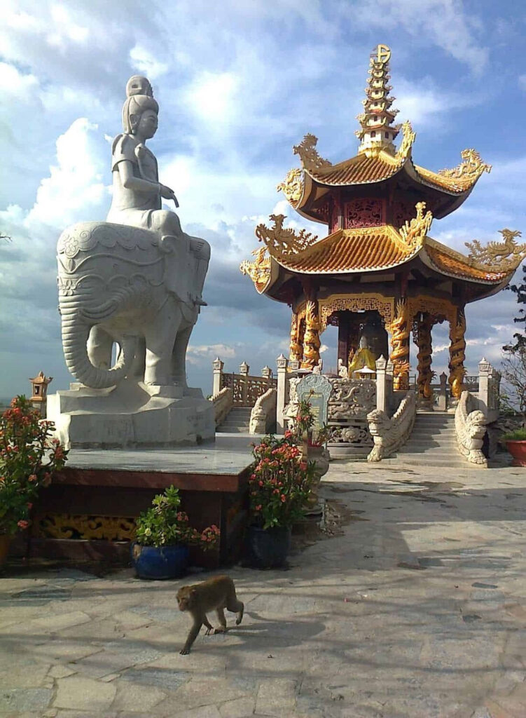 Tượng Phật tại chùa Châu Thới